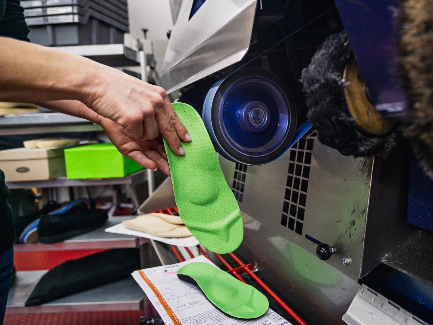 Schuh wird geschliffen 